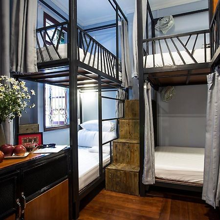 The Chi Novel Hostel Hanoi Bagian luar foto