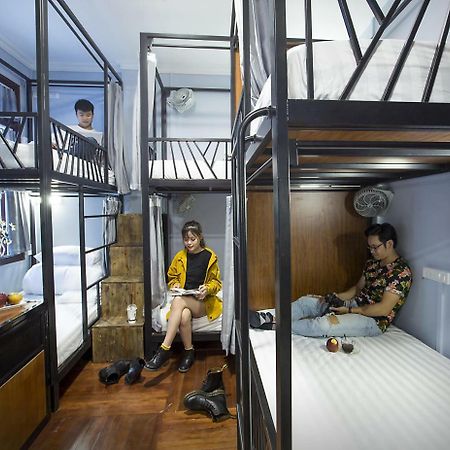 The Chi Novel Hostel Hanoi Bagian luar foto