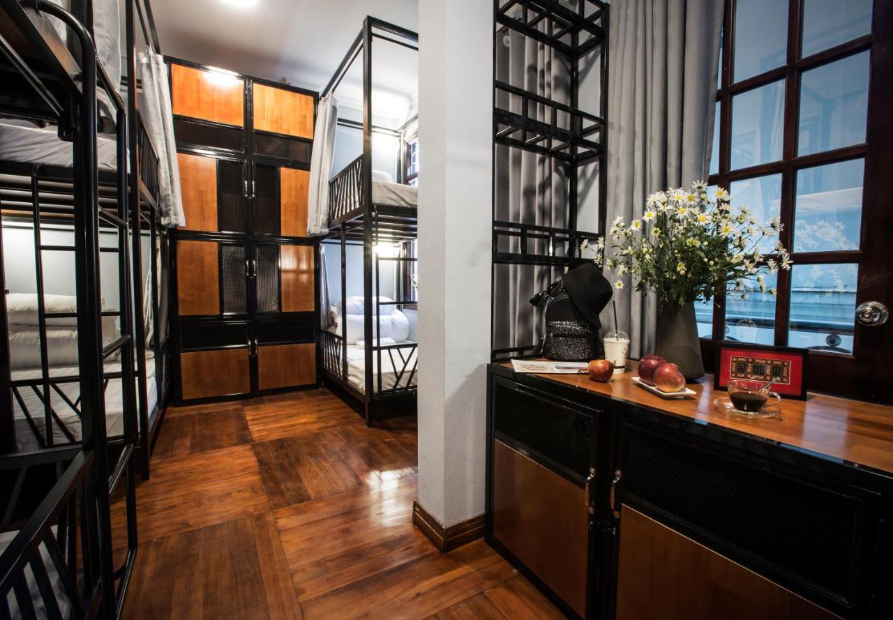 The Chi Novel Hostel Hanoi Bagian luar foto