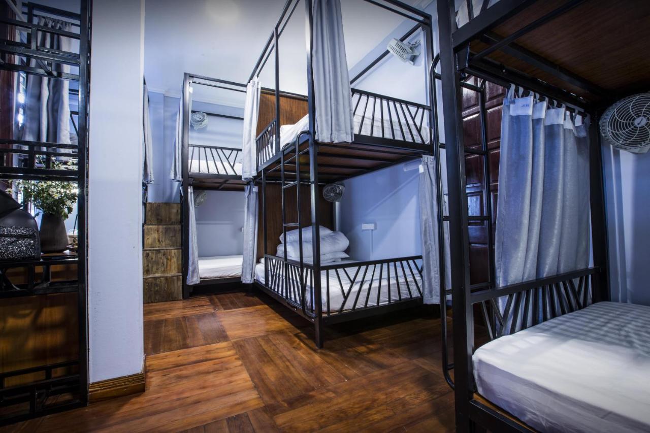 The Chi Novel Hostel Hanoi Bagian luar foto