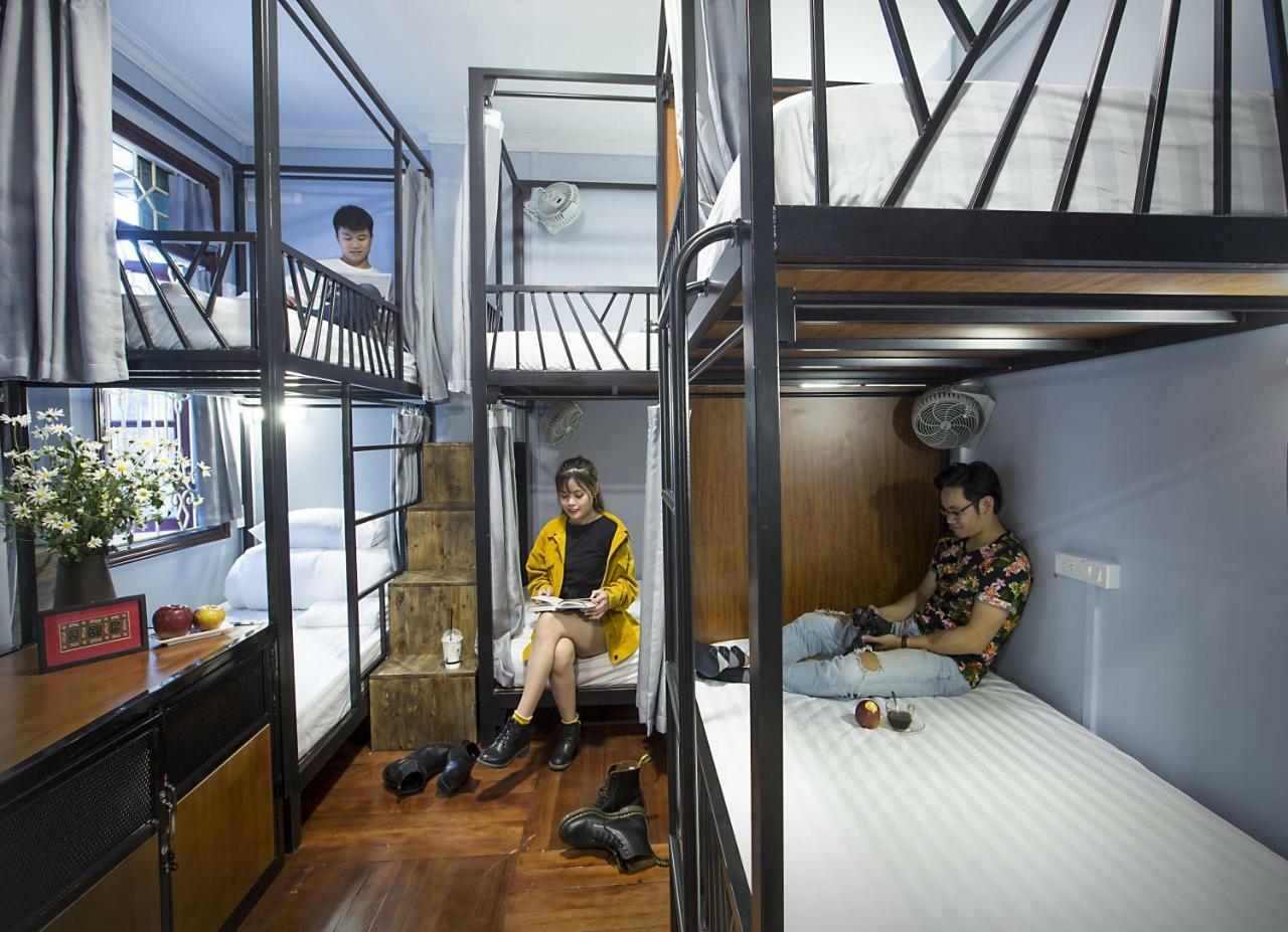 The Chi Novel Hostel Hanoi Bagian luar foto